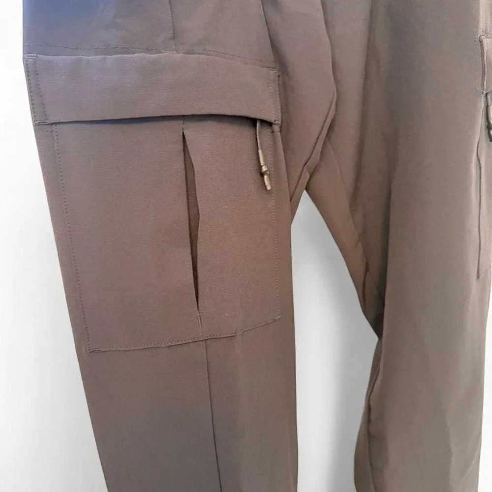 Mondetta black cargo joggers with zipper pockets and cuffs. Size S